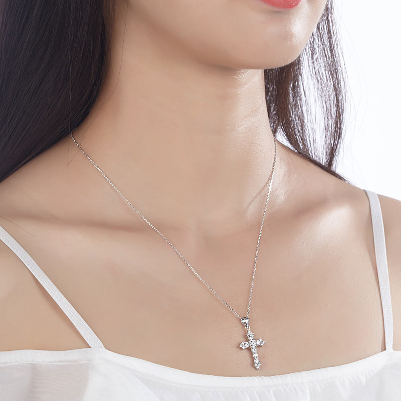 Round Cut Simulated  Diamond 925 Sterling Silver Cross Pendant Necklace XFN8028